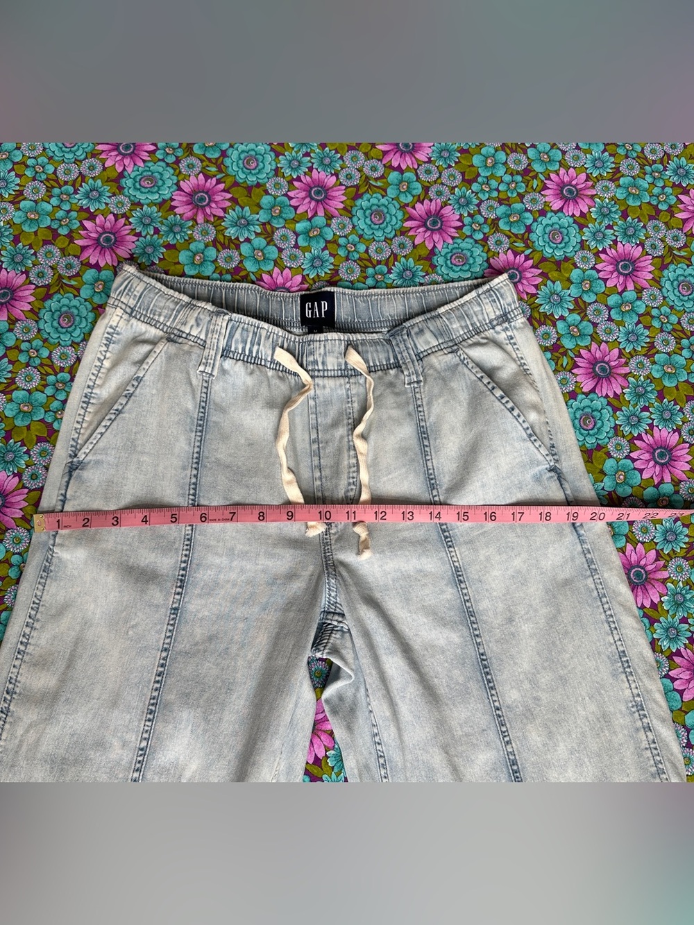 GAP Light Wash Wide-Leg Jeans - Picture 5 of 9